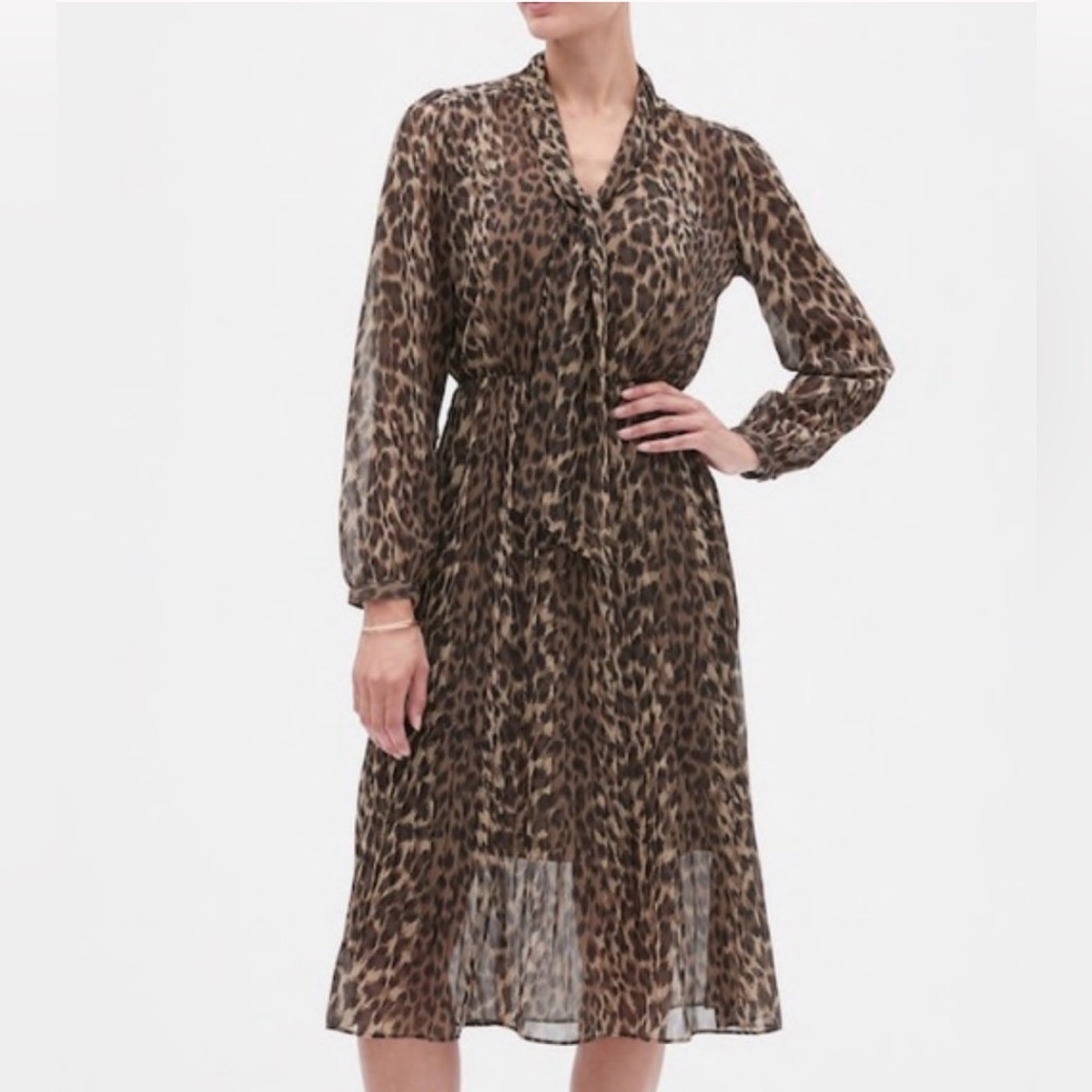 Banana Republic leopard print chiffon dress, bow neck, pleated skirt, size 2